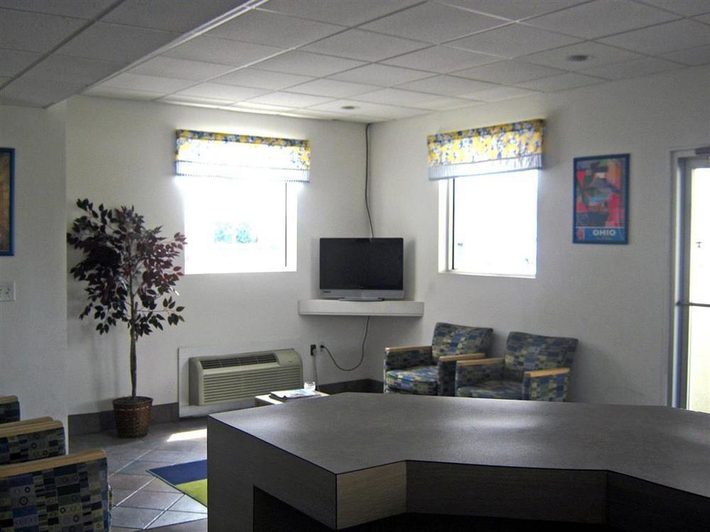 Red Roof Inn Walterboro Interior photo